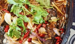 外卖小哥爆料烤鱼视频,烤鱼店幕后操作，揭秘食品安全真相