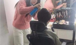 娱乐公司员工吃瓜现场,员工吃瓜现场揭秘幕后故事