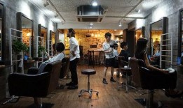 北京美发店爆料视频最新,行业潜规则大揭秘